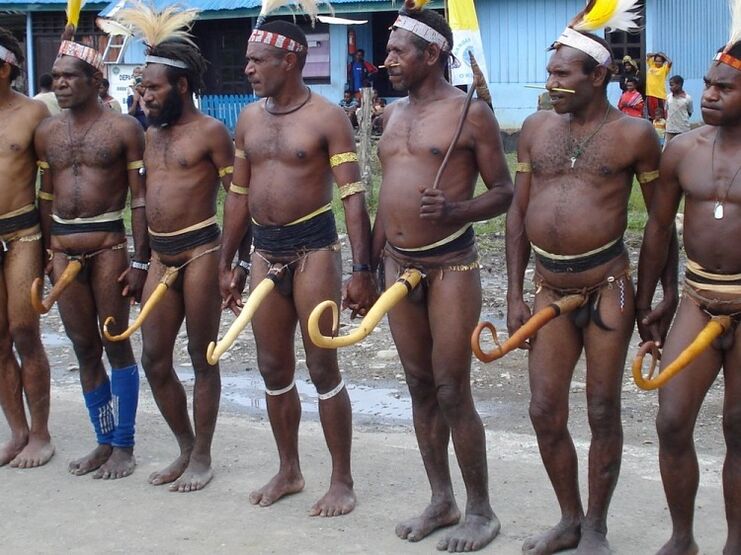 Papuans com membros ampliados
